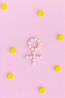 錠剤が雌記号型に並んでいる 生理,月経,薬の写真素材