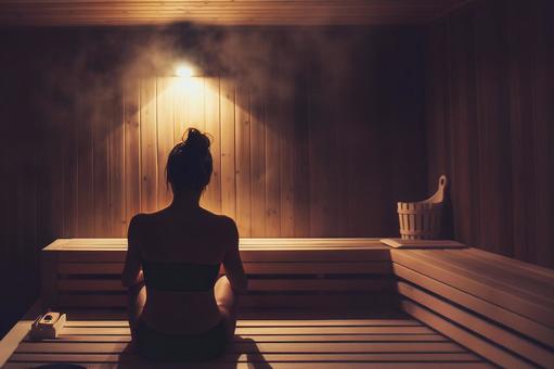 サウナと女性の写真