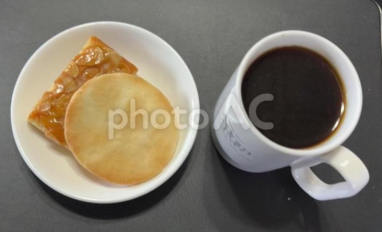 コーヒーとフロランタンと三幸のサラダせん コーヒータイム,コーヒーブレイク,珈琲の写真素材