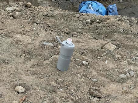 水筒 水筒,土,ペットボトルの写真素材