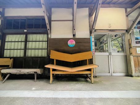 JR土讃線、坪尻駅、カップルシート JR土讃線、坪尻駅、カップルシート jr,jr四国,土讃線の写真素材