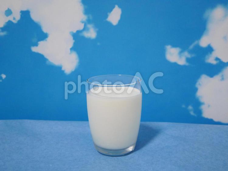 牛乳.2 牛乳,飲み物,青い背景の写真素材
