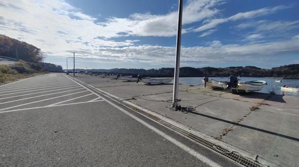 ボートの並ぶ漁港 秋,秋晴れ,海の写真素材