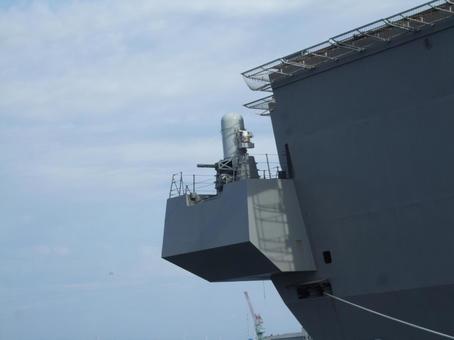 護衛艦ひゅうがの後部の兵器 護衛艦ひゅうがの後部の兵器の写真