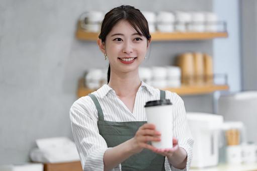 カフェで働く女性 カフェで働く女性 カフェ,店員,笑顔の写真素材