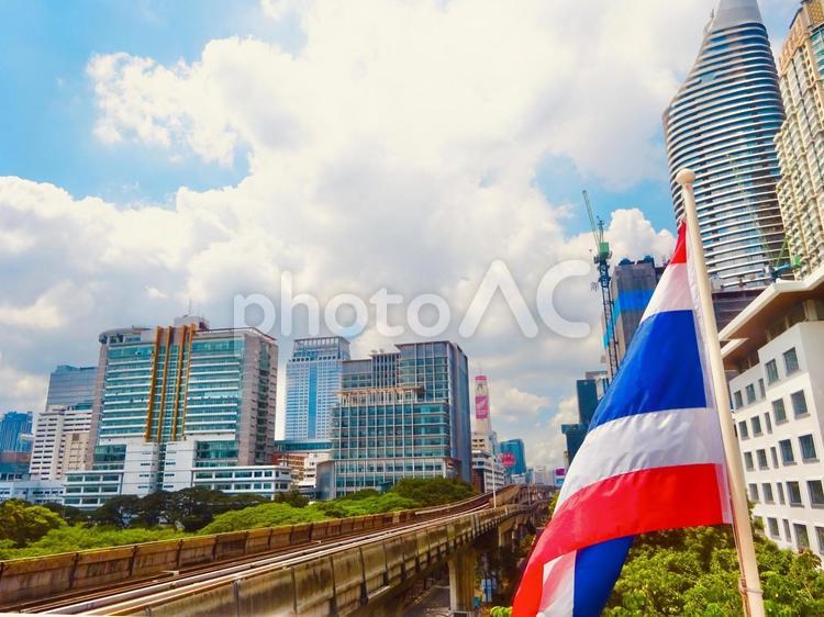 タイ国旗とサイアムのスカイライン 青空,空,スカイラインの写真素材
