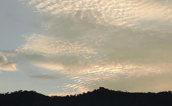 光と雲 山,雲,夕方の写真素材