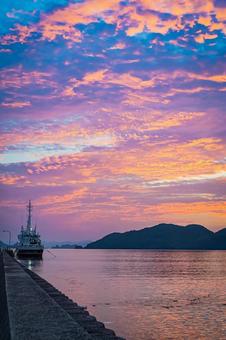 山口県　長門市の朝の海 山口県,長門市,早朝の写真素材