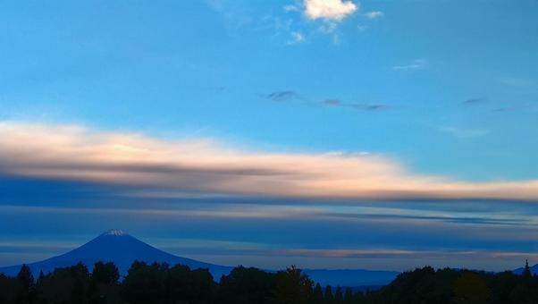 富士山 富士山,雪ぼうし,山の写真素材