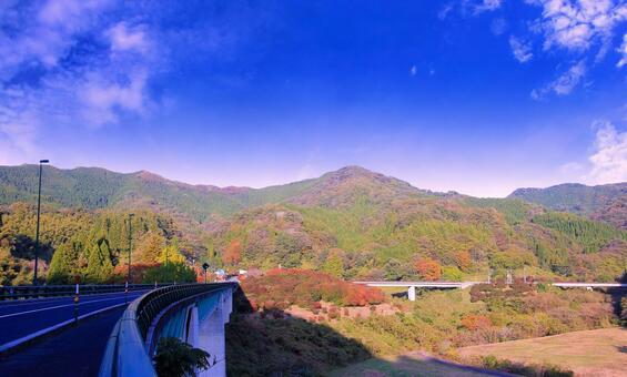 秋の志津見大橋周辺 秋,紅葉,志津見大橋の写真素材