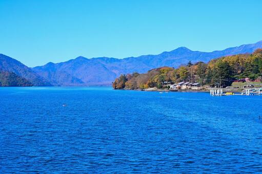 奥日光の紅葉（中禅寺湖、男体山） 紅葉,秋,風景の写真素材