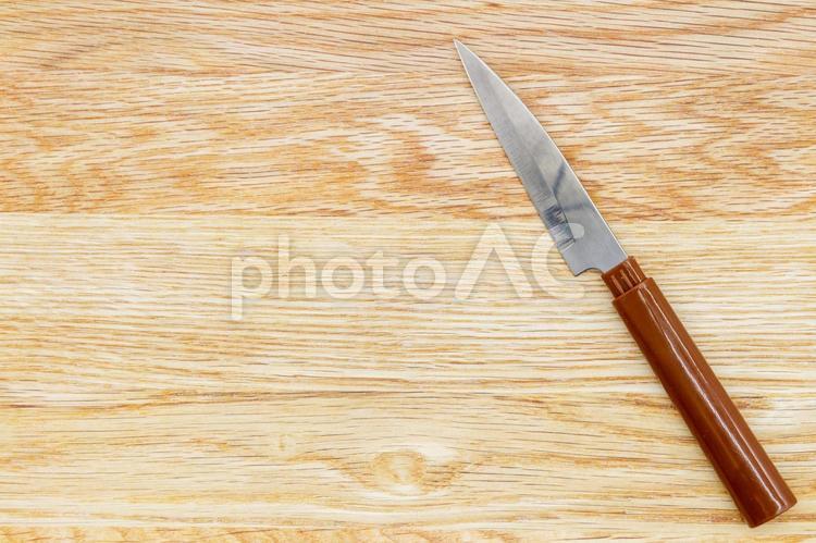 木柄の背景にフルーツナイフ ナイフ,刃物,切るの写真素材