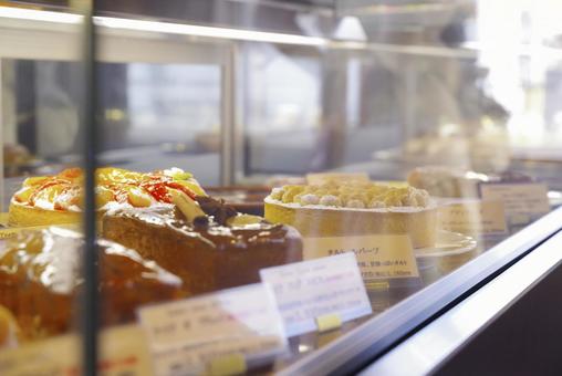 洋菓子店に並ぶ美味しそうな焼き菓子 洋菓子店に並ぶ美味しそうな焼き菓子 洋菓子,ケーキ,スイーツの写真素材