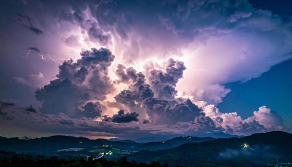 雷が光る空の写真 雷が光る空の写真の写真