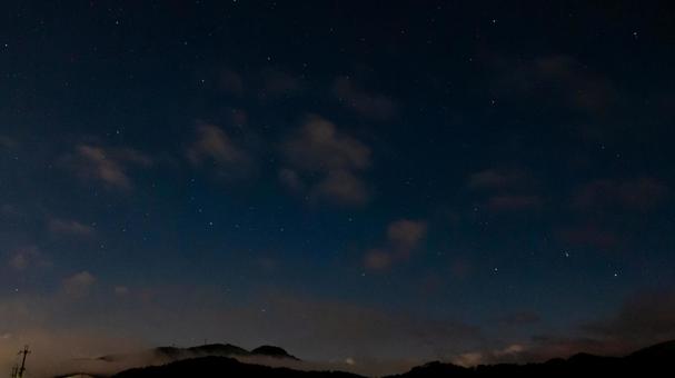 雲海に眠る星々の静かな夜 雲海に眠る星々の静かな夜の写真