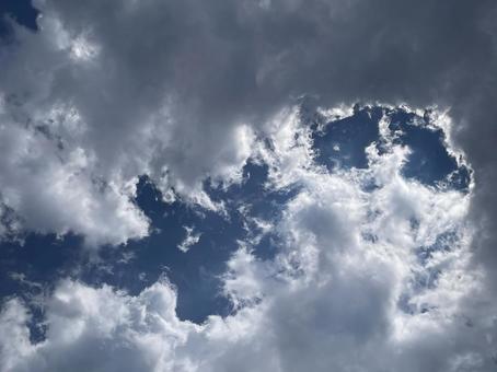 空に雲 空に雲の写真