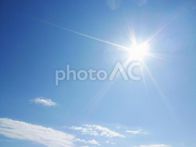 晴れ渡る青空と太陽の光 快晴,明るい,光の写真素材