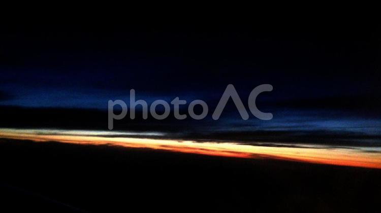 夕暮れの空 空,空と雲,雲の写真素材