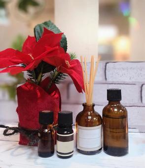 縦長 クリスマス ポインセチアとアロマ クリスマス,クリスマスツリー,イベントの写真素材