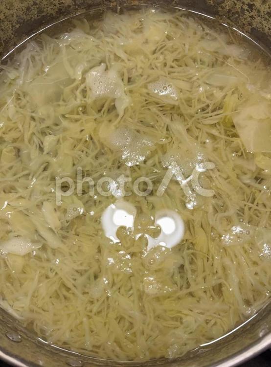 豚肉と生わかめしゃぶしゃぶのキャベツだけ しゃぶしゃぶ鍋,キャベツ,しゃぶしゃぶの写真素材