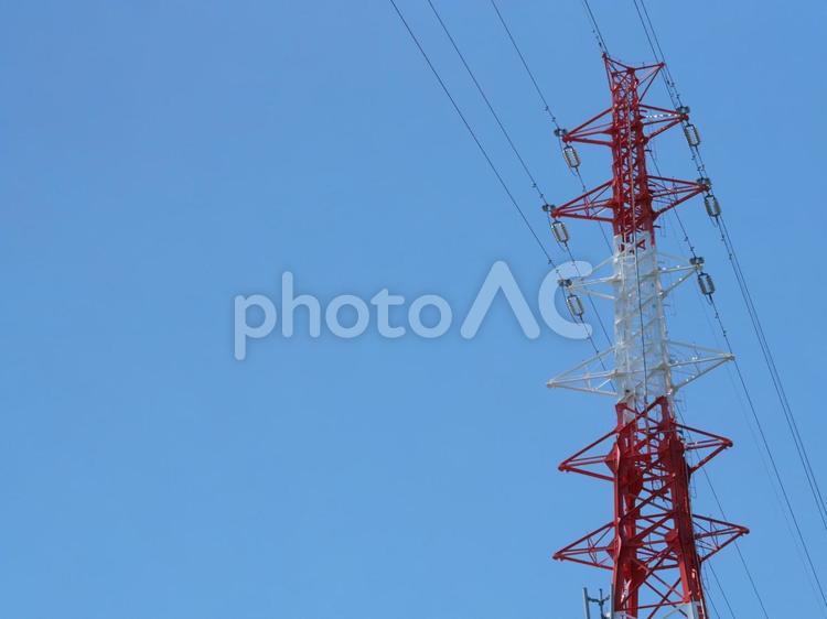 鉄塔　赤　白　青空　電線 鉄塔,赤,白の写真素材