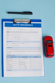 車の保険モチーフ　並べる 自動車販売,ミニカー,車の写真素材