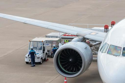 石見空港と周辺を見渡す朝の風景 石見空港と周辺を見渡す朝の風景 飛行機,航空機,旅客機の写真素材