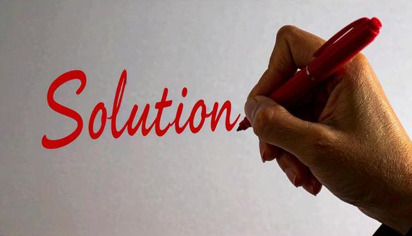 文字「Solution」と赤ペンで書く 文字「Solution」と赤ペンで書くの写真