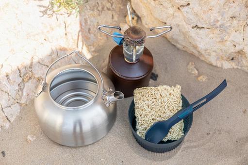 インスタントラーメンを作る道具 インスタントラーメン,食べ物,ケトルの写真素材