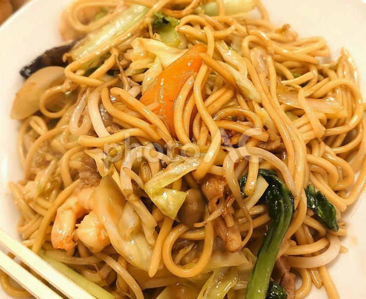 街中華の焼きそば　麺類・中華料理 焼きそば,街中華,中華料理の写真素材