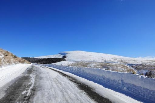 冬のビーナスラインからの霧ヶ峰 山,風景,冬の写真素材