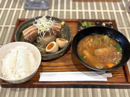 美味しそうな豚の角煮定食 美味しそうな豚の角煮定食 豚角煮,角煮,定食の写真素材