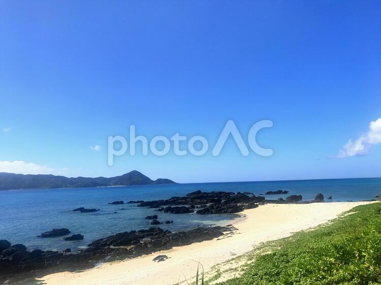 抜けるような青空を背景にした南東の浜辺 風景,浜辺,夏の写真素材