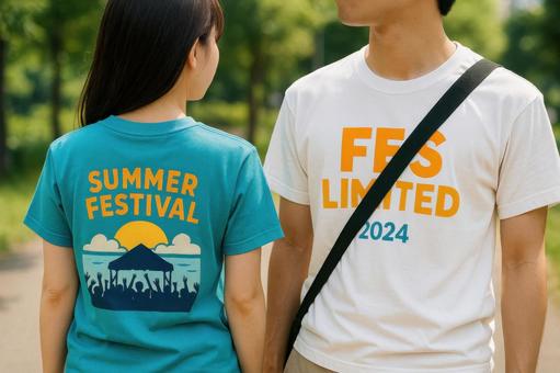 限定Tシャツの男女 限定Tシャツの男女の写真