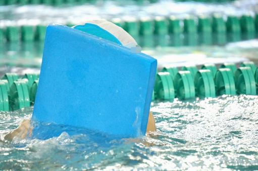 Children swimming on a beat board, swimming, a swimming pool, swimming, JPG