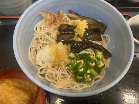 揚げなす蕎麦　オクラ　おろし　冷やしそば 冷やしそば,揚げなす蕎麦,そばの写真素材