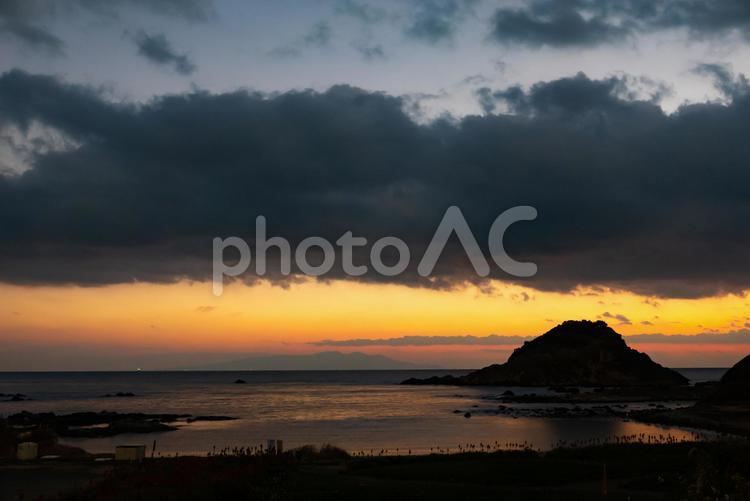 海沿いの夕焼け 海,夕焼け,光の写真素材