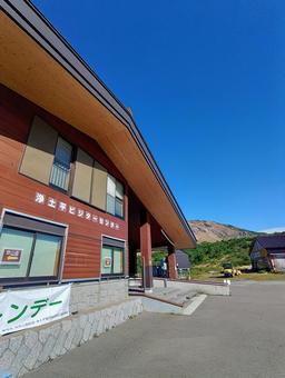 浄土平ビジターセンター 浄土平ビジターセンター 浄土平ビジターセンター,浄土平駐車場,福島の写真素材