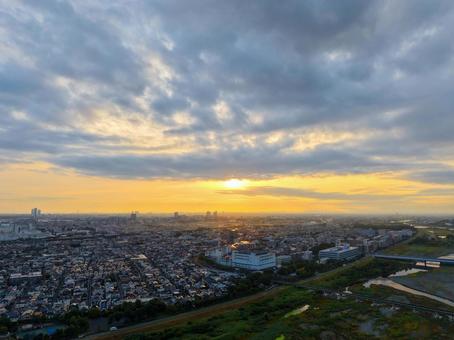 曇り空と朝陽 曇り空と朝陽の写真