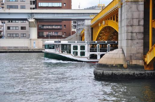 <東京都>隅田川と蔵前橋 <東京都>隅田川と蔵前橋の写真