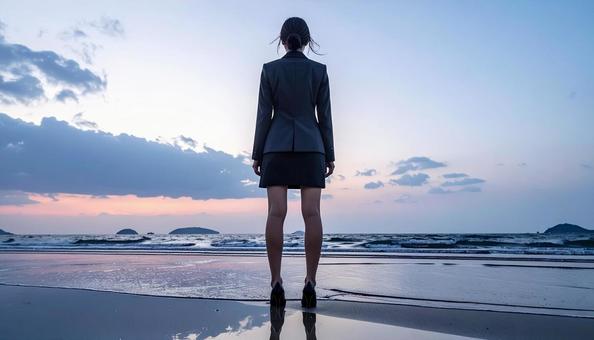 未来を見つめ希望を抱くビジネスマン後ろ姿 未来を見つめ希望を抱くビジネスマン後ろ姿の写真