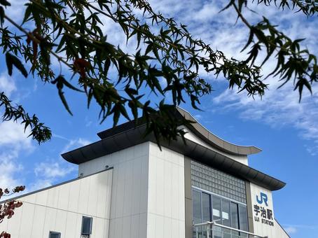 秋空と宇治駅 宇治,宇治駅,秋の写真素材