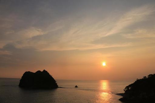 西伊豆町の綺麗な夕陽 西伊豆町の綺麗な夕陽 綺麗良な夕陽,夕陽,落日の写真素材