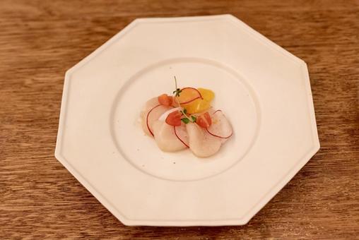 おしゃれに盛り付けたホタテのカルパッチョ おしゃれに盛り付けたホタテのカルパッチョ ホタテ,カルパッチョ,オレンジの写真素材