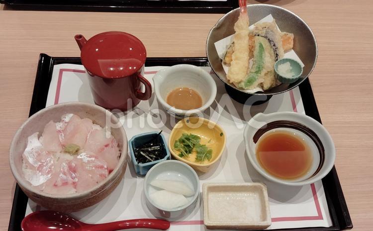 出汁で味わう、豪華鯛茶漬け御膳 鯛茶漬け,和食,日本料理の写真素材