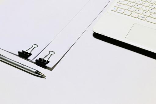 ビジネスイメージ 書類作成 モノトーン ビジネスイメージ 書類作成 モノトーン ビジネスイメージ,モノトーン,モノクロームの写真素材