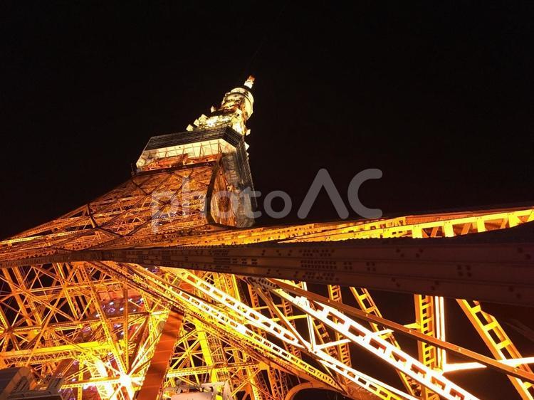 下から見上げた東京タワー 東京タワー,夜,ライトアップの写真素材