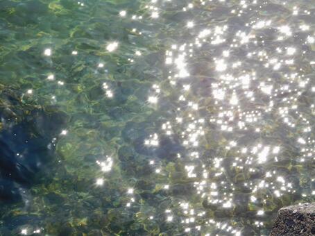 輝く波 輝く波の写真