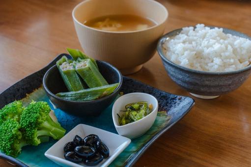 和食の朝食 ご飯と味噌汁とおかず 和食の朝食 ご飯と味噌汁とおかず ご飯,白ご飯,ごはんの写真素材