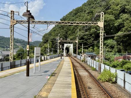 高尾山口駅のホーム 2025年夏 高尾山口駅のホーム 2025年夏 高尾山口,高尾山,駅のホームの写真素材